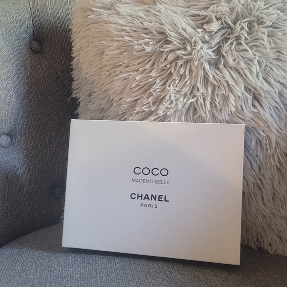 Chanel Coco Mademoiselle beauty pouch - Picture 3 of 6